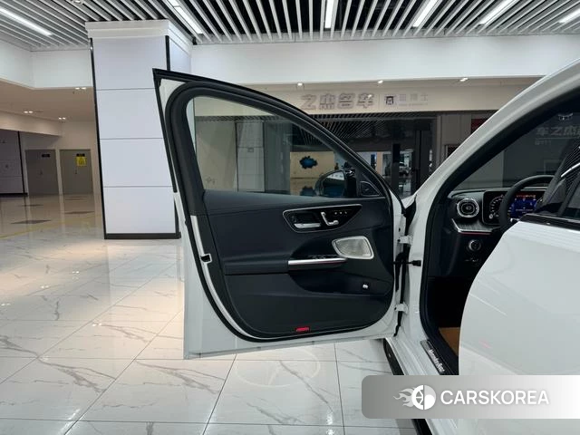 Mercedes-Benz Class C 2024 Белый из Китая, фото 2