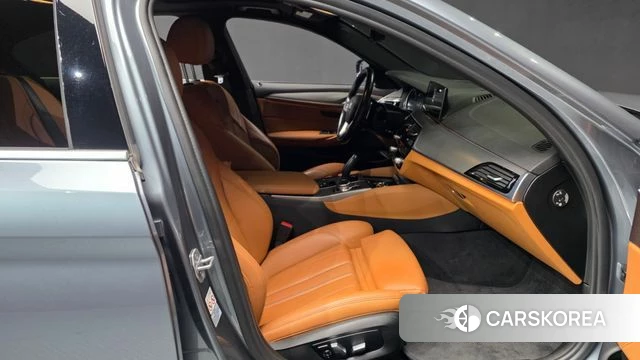 BMW 5 Series (G30) 2018 Серый из Кореи, фото 2