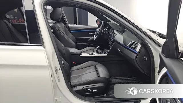 BMW 3 Series (F30) 2018 Белый из Кореи, фото 2