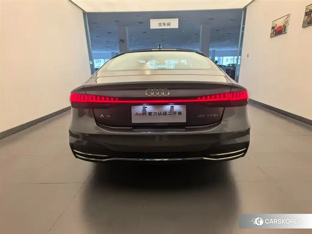 Audi A7 2025 Silver/gray из Китая, фото 2