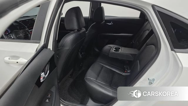 Kia The New K3 2nd generation 2023 Белый из Кореи, фото 2