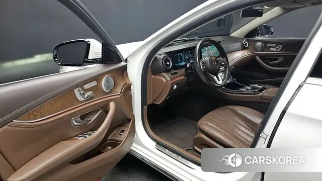 Mercedes-Benz E-Class W213 2019 Белый из Кореи, фото 2