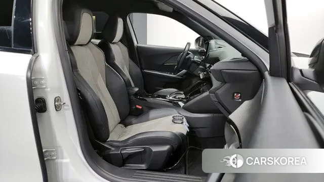 Peugeot e-2008 second generation 2021 Белый из Кореи, фото 2