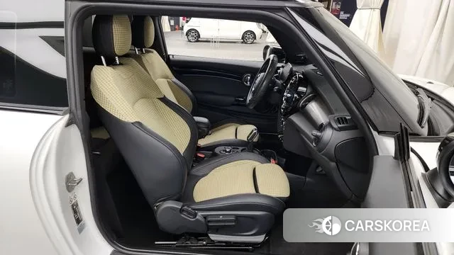 Mini Cooper Electric 2023 Белый из Кореи, фото 2