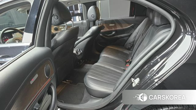 Mercedes-Benz E-Class W213 2018 Черный из Кореи, фото 2