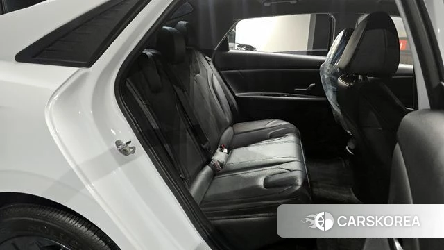 Hyundai Avante Hybrid (CN7) 2022 Белый из Кореи, фото 2
