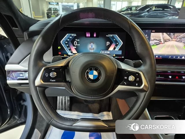 BMW 7 Series (G70) 2023 Светло-серебряный цвет из Кореи, фото 2