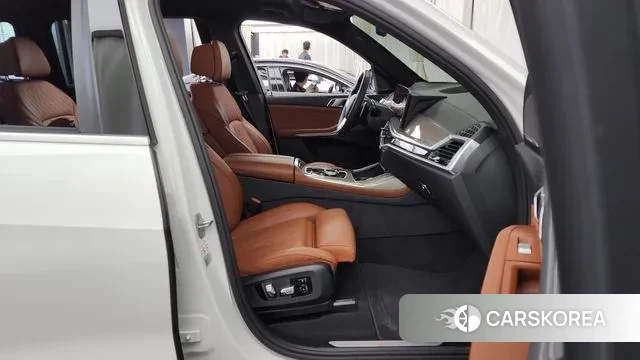 BMW X7 (G07) 2024 Белый из Кореи, фото 2