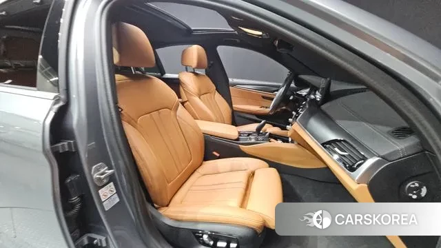 BMW 5 Series (G30) 2022 Серый из Кореи, фото 2