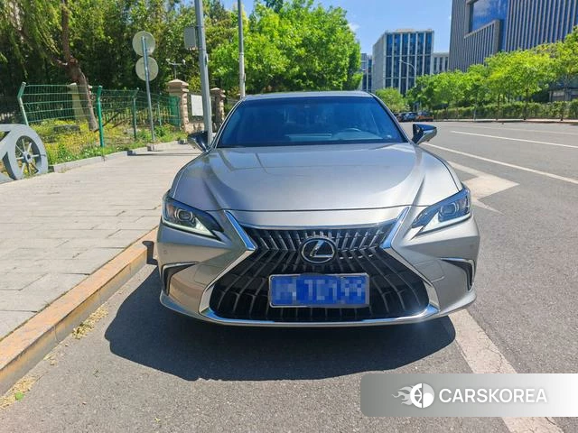 Lexus ES 2024 Темно-серый из Китая, фото 2
