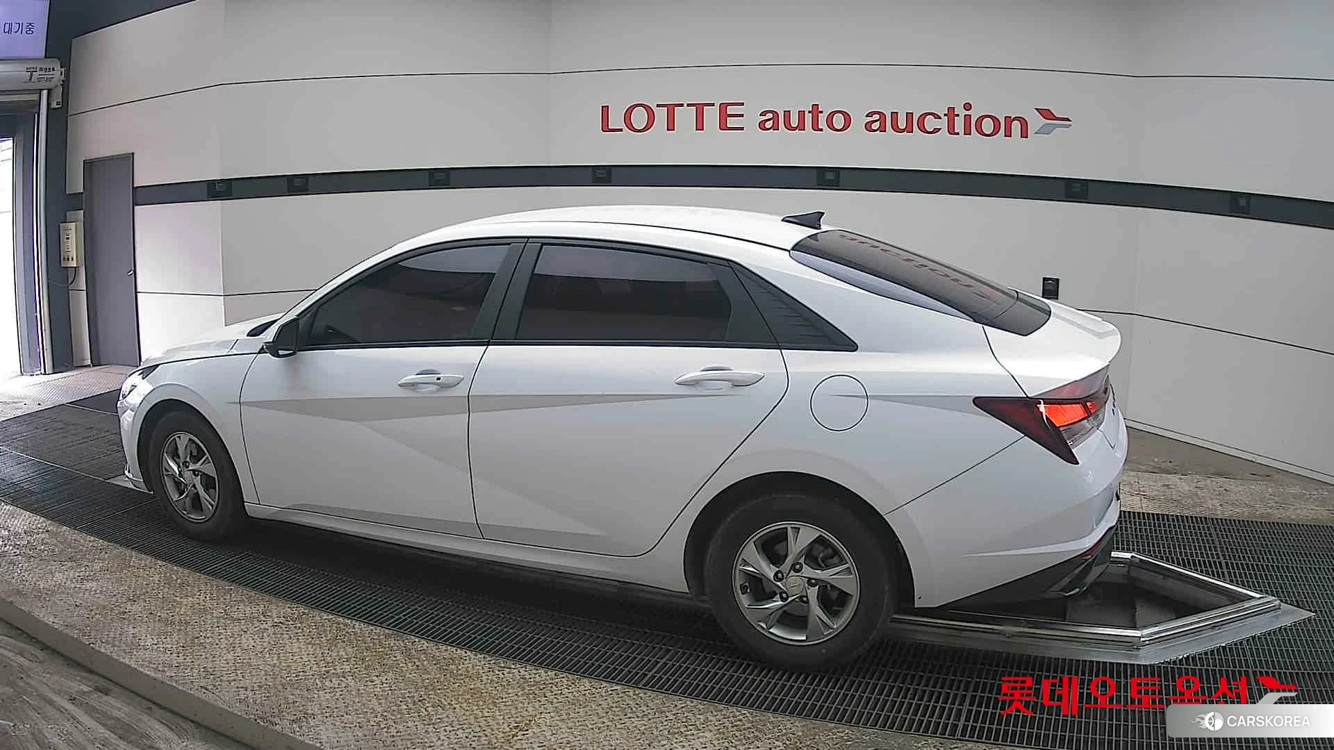 Hyundai Avante 2021 Polar White из Кореи, фото 2