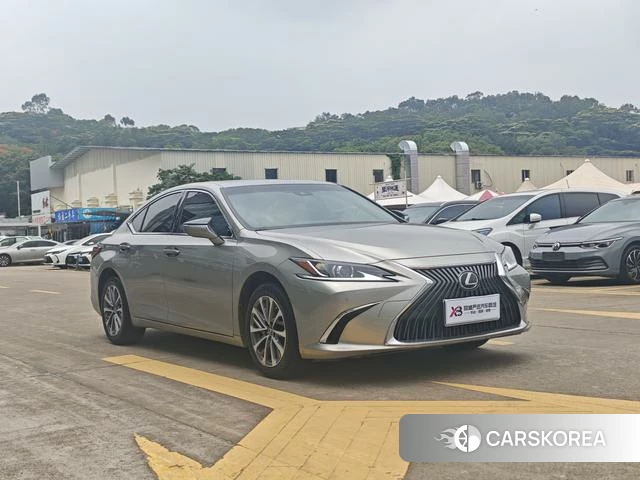Lexus ES 2021 Серебристо-серый из Китая, фото 2