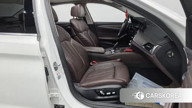 BMW 5 Series (G30) 2018 Белый из Кореи, фото 2