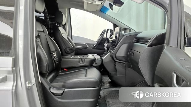 Hyundai Staria 2022 Серебряный из Кореи, фото 2