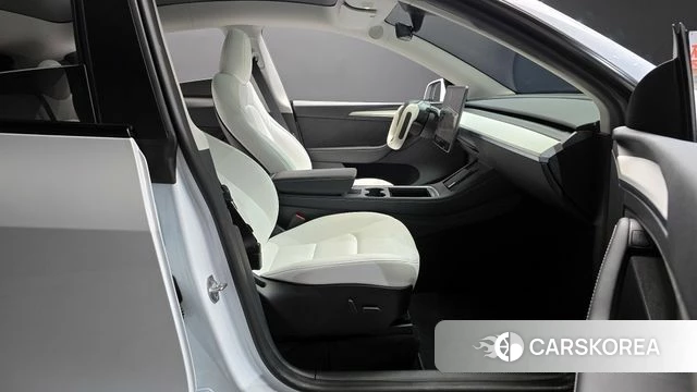 Tesla Model Y 2023 Белый из Кореи, фото 2