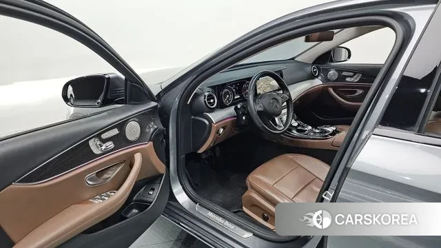 Mercedes-Benz E-Class W213 2018 Серебряный из Кореи, фото 2