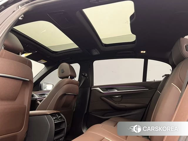 BMW 5 series PHEV 2022 Черный из Китая, фото 2