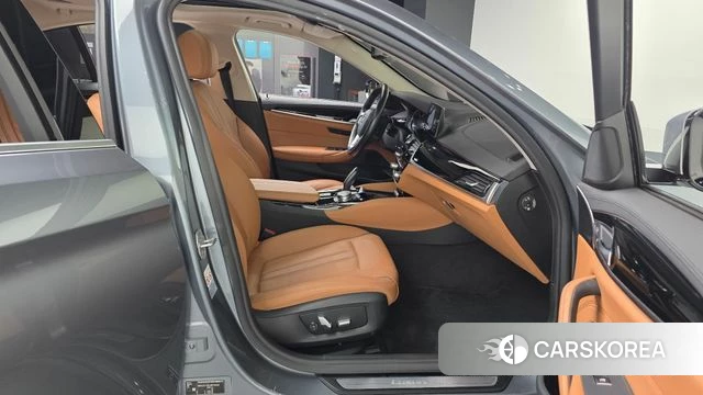 BMW 5 Series (G30) 2018 Серый из Кореи, фото 2