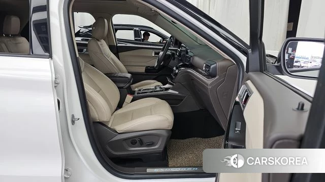 Ford Explorer 6th Generation 2021 Белый из Кореи, фото 2