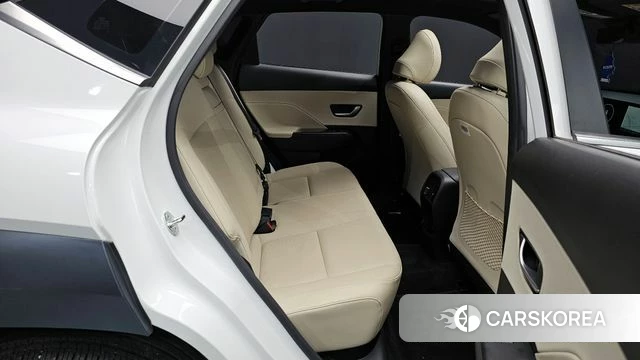 Hyundai Kona (SX2) 2024 Белый из Кореи, фото 2
