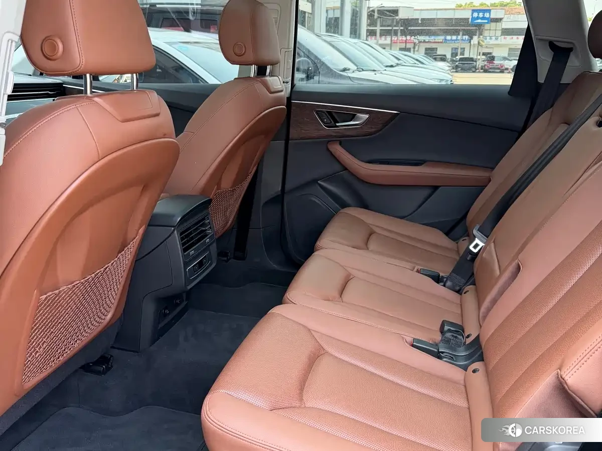 Audi Q7 2023 Черный из Китая, фото 2