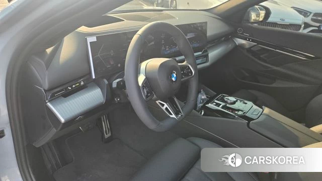 BMW 5 Series (G60) 2026 Светло-серебряный цвет из Кореи, фото 2