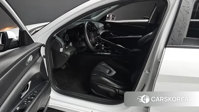 Hyundai Avante Hybrid (CN7) 2022 Белый из Кореи, фото 2