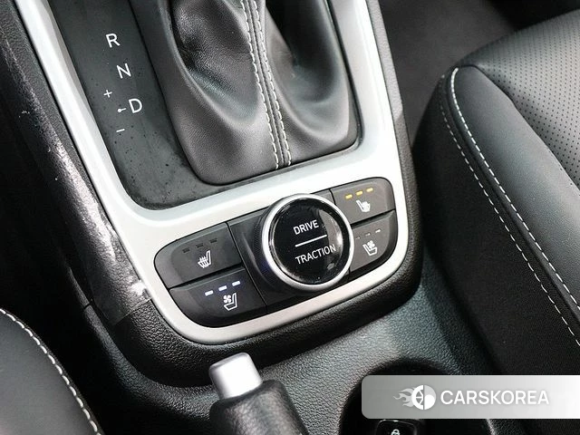 Hyundai Venue 2024 Белый из Кореи, фото 2