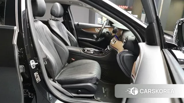 Mercedes-Benz E-Class W213 2020 Черный из Кореи, фото 2