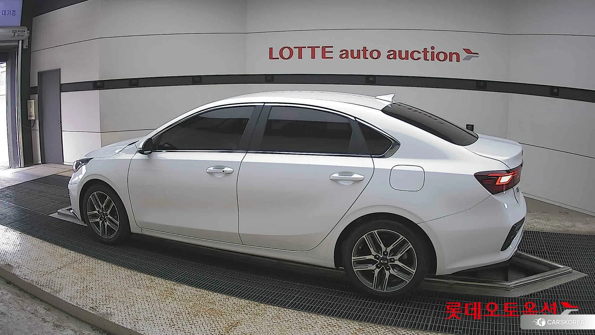 Kia K3 2020 Snow White Pearl из Кореи, фото 2
