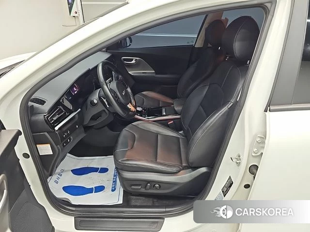 Kia Niro Plus 2022 Белый из Кореи, фото 2