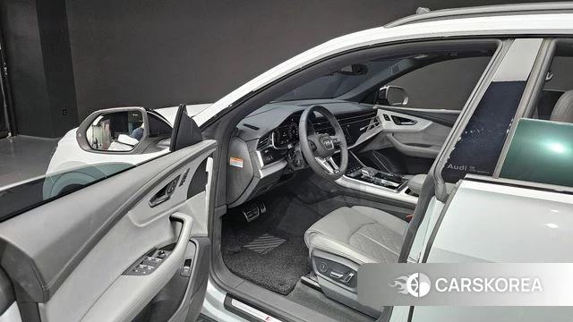 Audi Q8 (4M) 2025 Белый из Кореи, фото 2