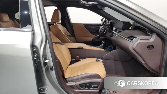 Lexus ES300h 7th generation 2020 Серебристо-серый из Кореи, фото 2