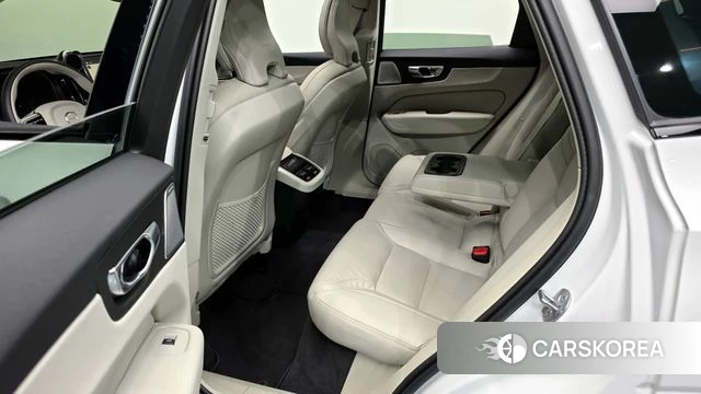 Volvo XC60 second Generation 2025 Белый из Кореи, фото 2