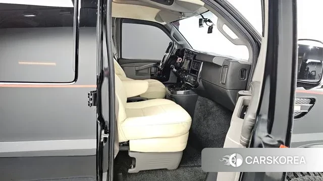 Chevrolet Express Van 2018 Черный из Кореи, фото 2