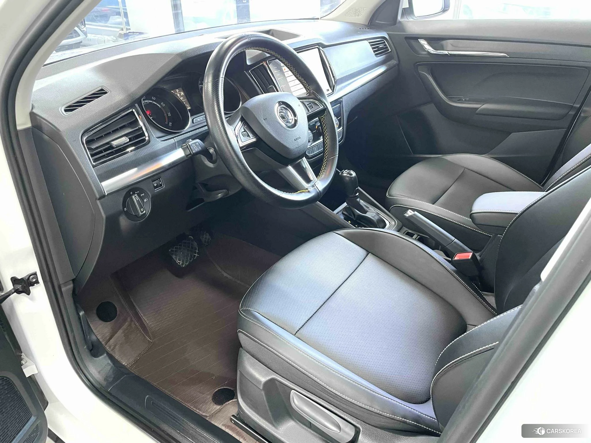 Skoda Komick 2021 Белый из Китая, фото 2