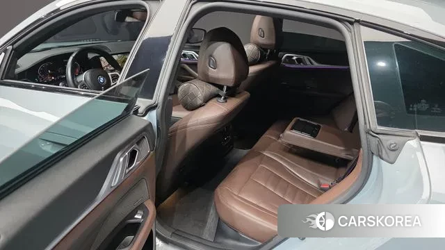 BMW 4 Series (G22) 2021 Светло-серебряный цвет из Кореи, фото 2