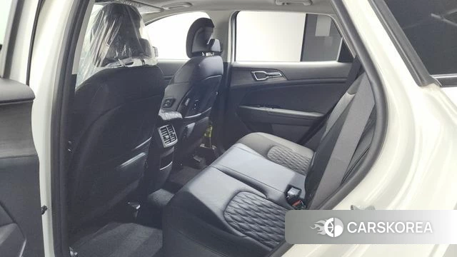 Kia Sportage 5th Generation Hybrid 2023 Белый из Кореи, фото 2