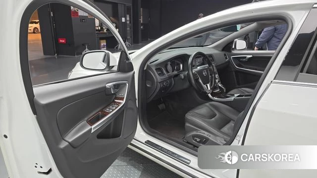 Volvo S60 2018 Белый из Кореи, фото 2