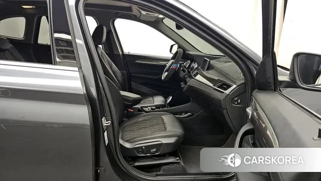 BMW X1 (F48) 2021 Серый из Кореи, фото 2