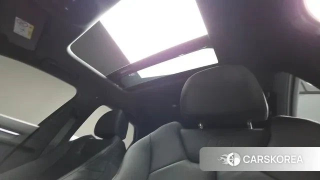 Audi Q3 (F3) 2023 Белый из Кореи, фото 2