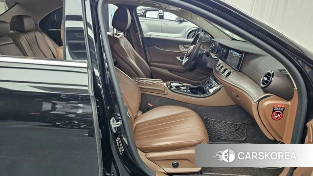 Mercedes-Benz E-Class W213 2020 Черный из Кореи, фото 2
