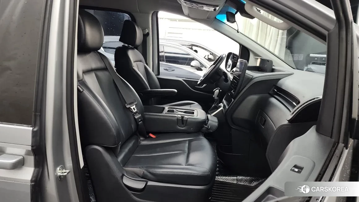 Hyundai Staria 2022 Серебряный из Кореи, фото 2