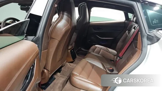 Porsche Taycan 2024 Серебристо-серый из Кореи, фото 2