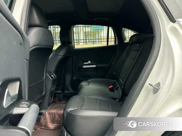 Mercedes-Benz GLA 2023 Белый из Китая, фото 2