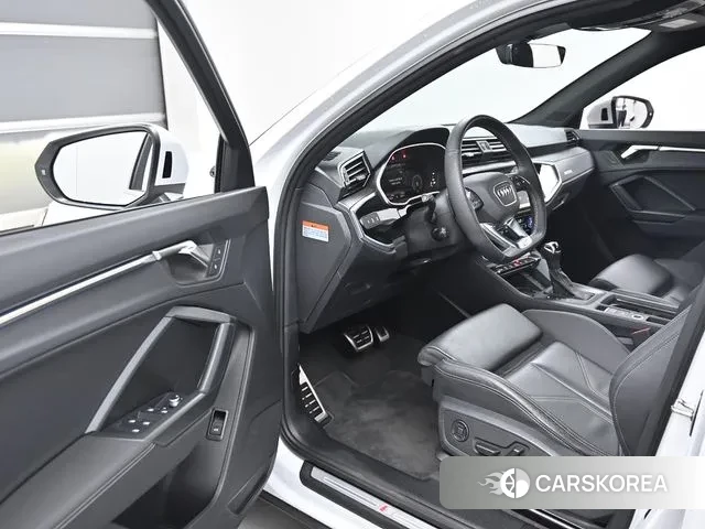 Audi Q3 (F3) 2024 Белый из Кореи, фото 2