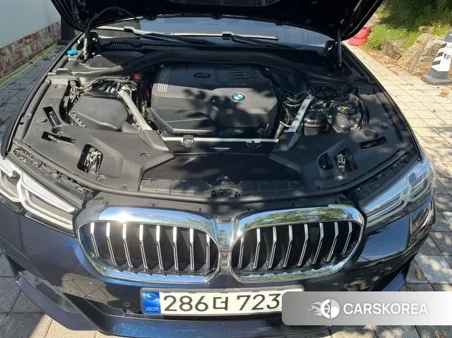 BMW 5 Series (G30) 2023 Синий из Кореи, фото 2
