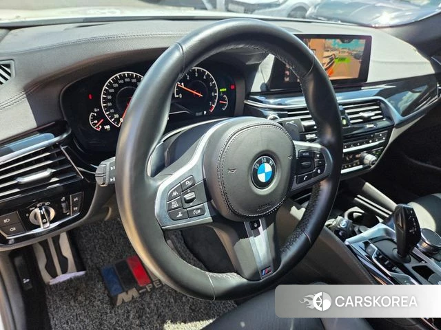 BMW 5 Series (G30) 2019 Белый из Кореи, фото 2