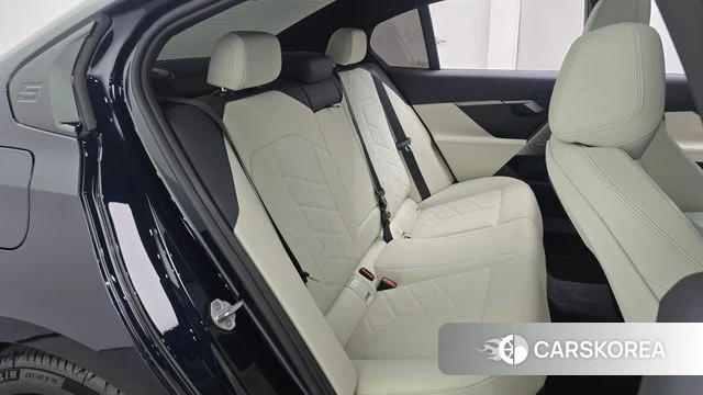 BMW 5 Series (G60) 2025 Черный из Кореи, фото 2