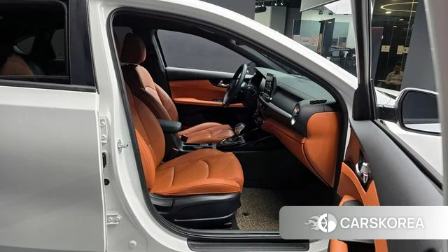 Kia The New K3 2nd generation 2023 Белый из Кореи, фото 2